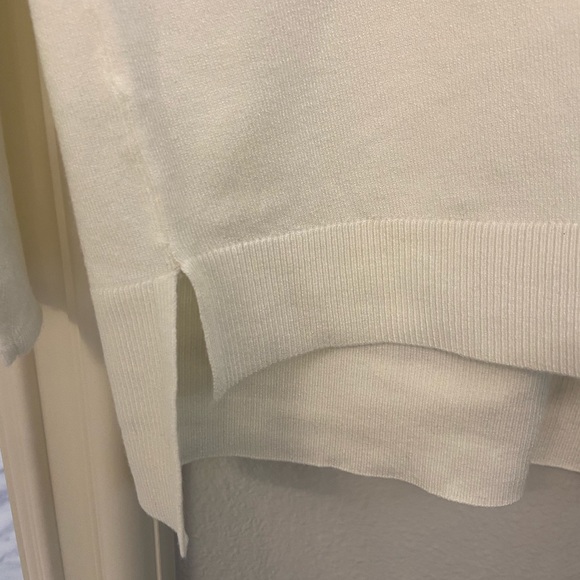 Gibson & Latimer-Side Slit V-Neck Long Sleeve High-Low Knit Sweater - Picture 8 of 8